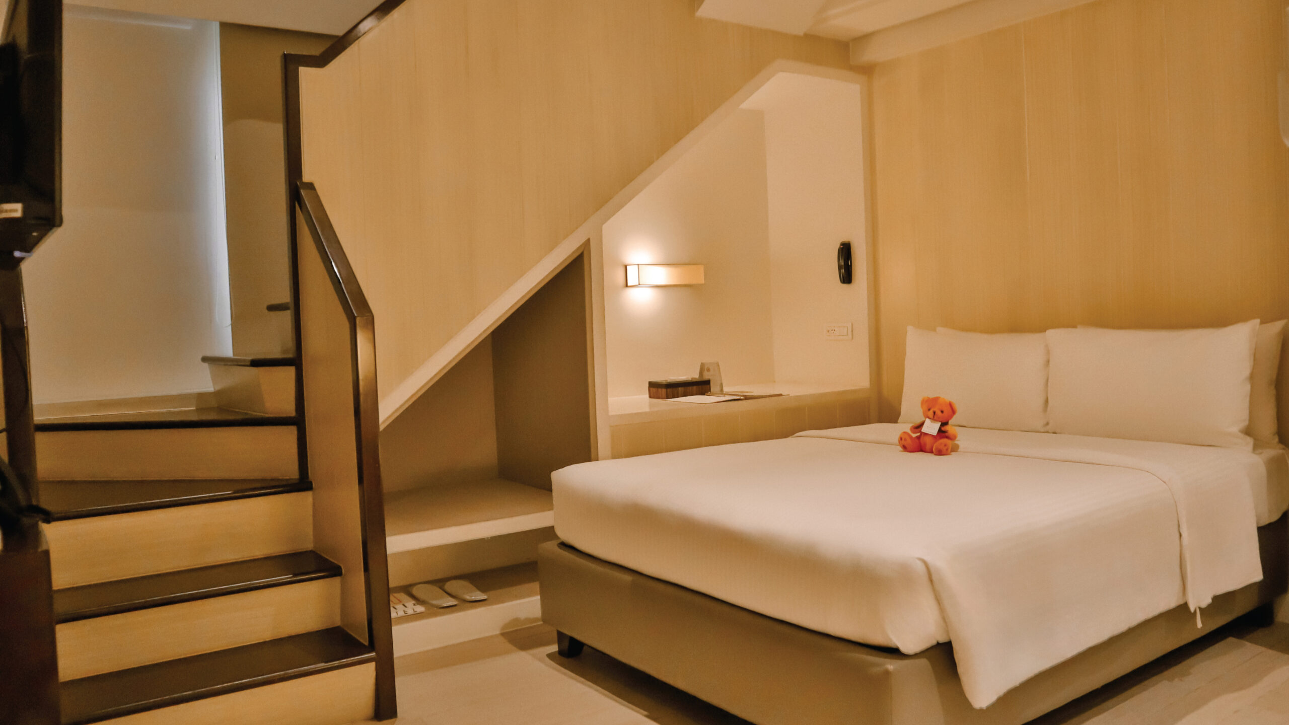 Rooms and Amenities